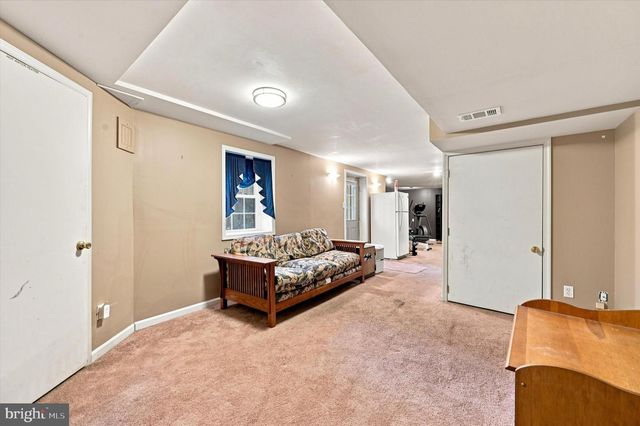 100 PARK LN, Glen Mills, PA 19342
