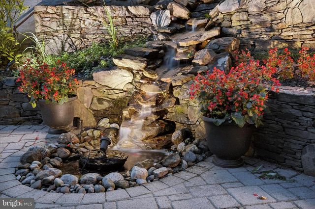 100 PARK LN, Glen Mills, PA 19342