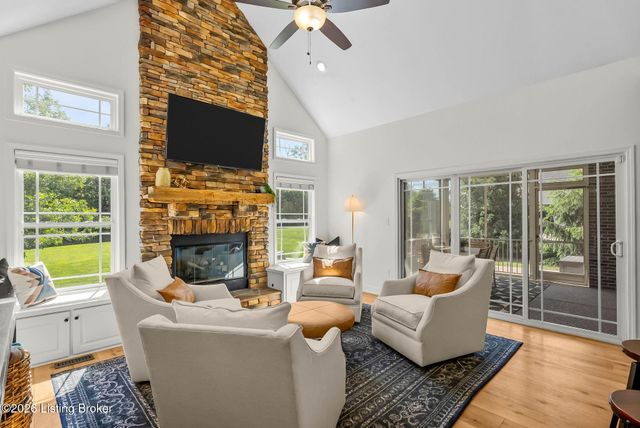 2907 Darby Creek Dr, Crestwood, KY 40014