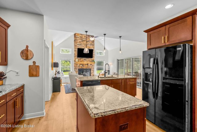 2907 Darby Creek Dr, Crestwood, KY 40014