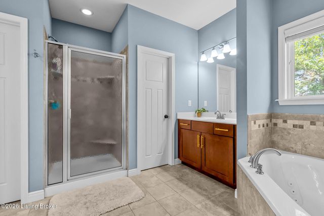2907 Darby Creek Dr, Crestwood, KY 40014