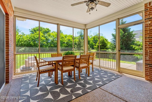 2907 Darby Creek Dr, Crestwood, KY 40014