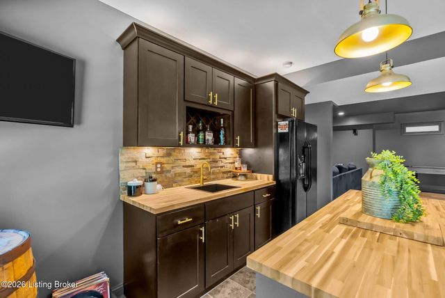 2907 Darby Creek Dr, Crestwood, KY 40014