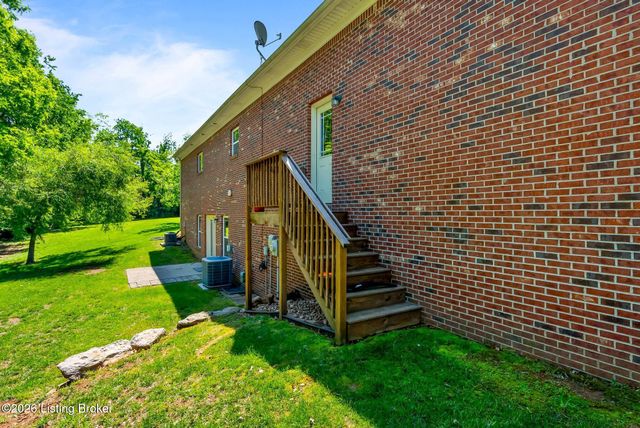 2907 Darby Creek Dr, Crestwood, KY 40014