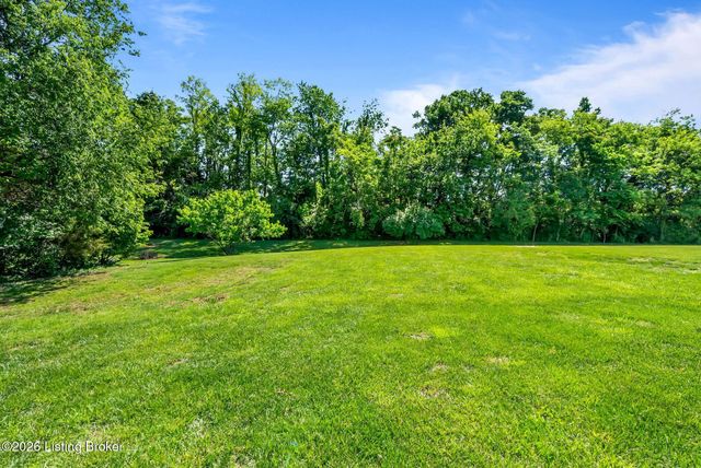 2907 Darby Creek Dr, Crestwood, KY 40014