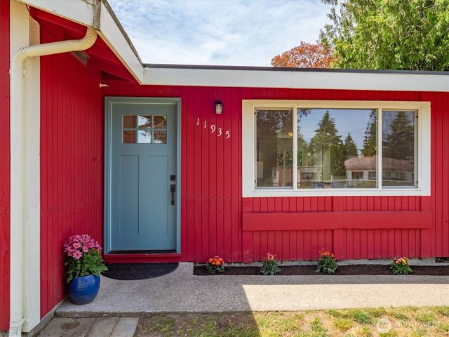 11935 8th Avenue SW, Seattle, WA 98146