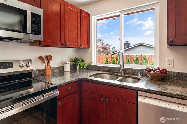 11935 8th Avenue SW, Seattle, WA 98146