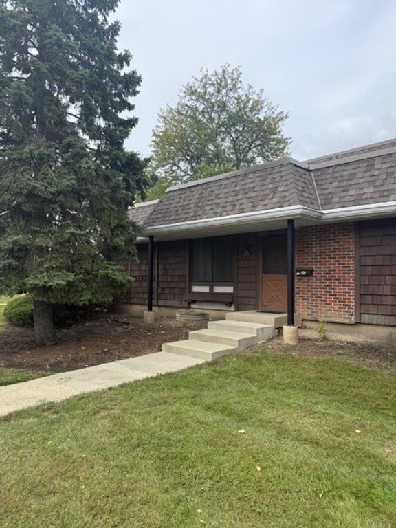 5560 Court F, Hanover Park, IL 60133 — photo 2