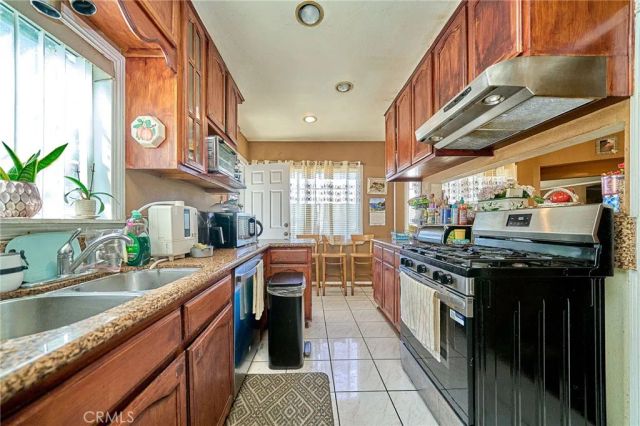 1390 W 33rd Street, Long Beach, CA 90810