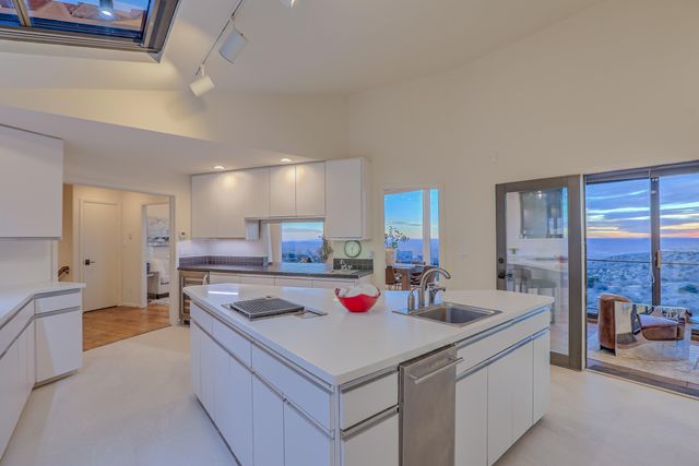 36 Tierra Monte Street NE, Albuquerque, NM 87122