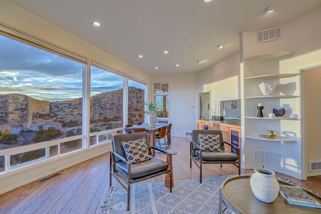 36 Tierra Monte Street NE, Albuquerque, NM 87122