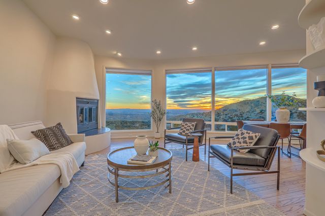 36 Tierra Monte Street NE, Albuquerque, NM 87122