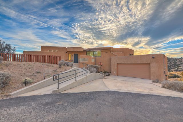 36 Tierra Monte Street NE, Albuquerque, NM 87122
