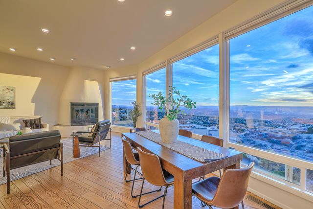 36 Tierra Monte Street NE, Albuquerque, NM 87122