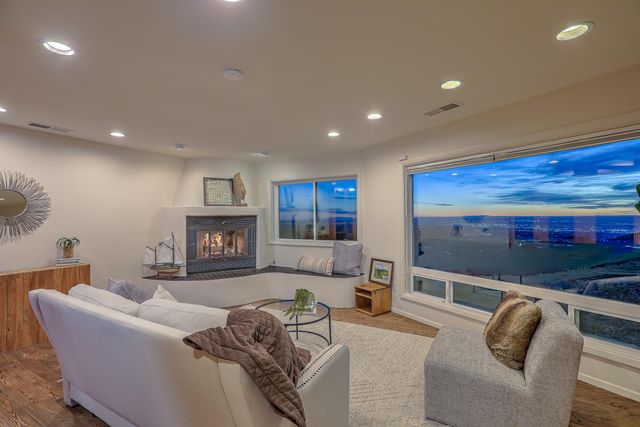 36 Tierra Monte Street NE, Albuquerque, NM 87122