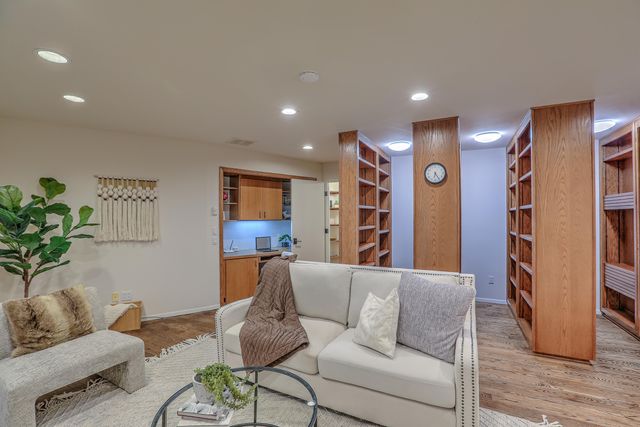 36 Tierra Monte Street NE, Albuquerque, NM 87122