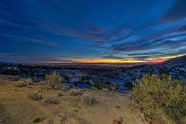 36 Tierra Monte Street NE, Albuquerque, NM 87122