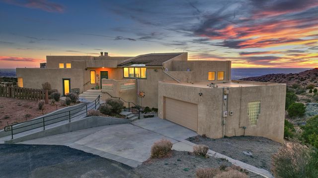 36 Tierra Monte Street NE, Albuquerque, NM 87122