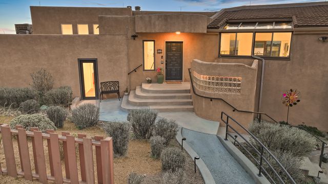 36 Tierra Monte Street NE, Albuquerque, NM 87122