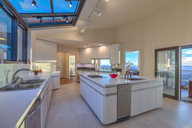 36 Tierra Monte Street NE, Albuquerque, NM 87122