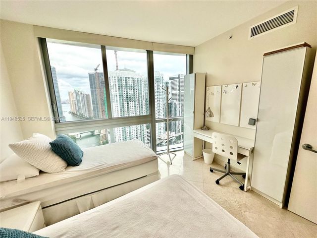 350 S Miami Ave 3302, Miami, FL 33130