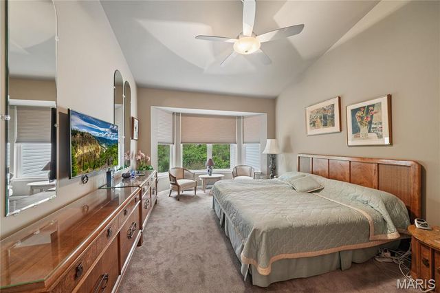 8923 Hilltop Manor Drive, St Louis, MO 63132