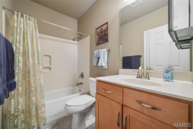8923 Hilltop Manor Drive, St Louis, MO 63132