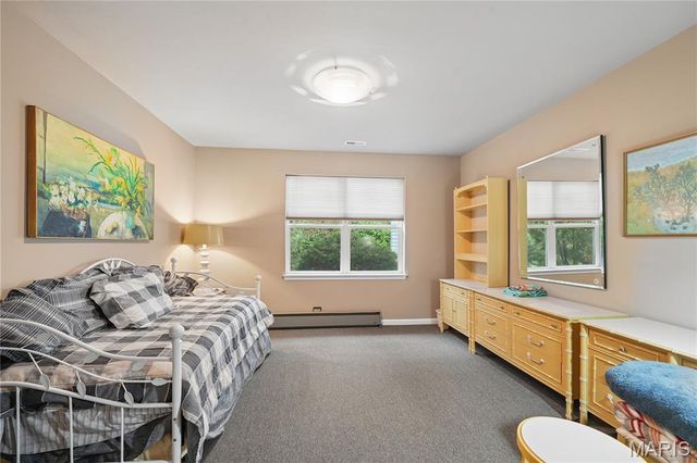 8923 Hilltop Manor Drive, St Louis, MO 63132