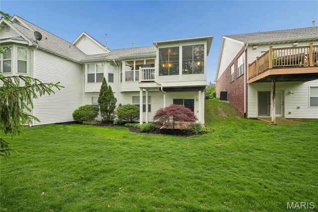 8923 Hilltop Manor Drive, St Louis, MO 63132
