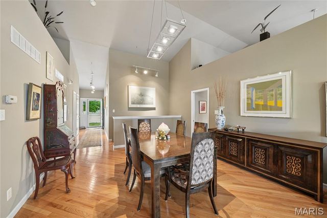 8923 Hilltop Manor Drive, St Louis, MO 63132