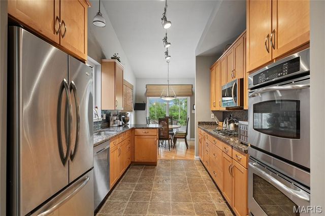 8923 Hilltop Manor Drive, St Louis, MO 63132