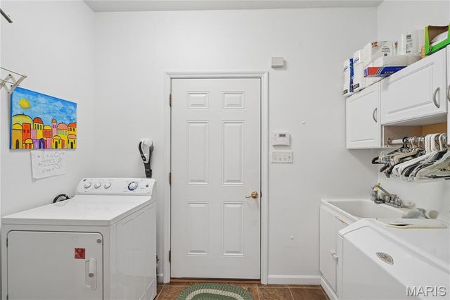 8923 Hilltop Manor Drive, St Louis, MO 63132