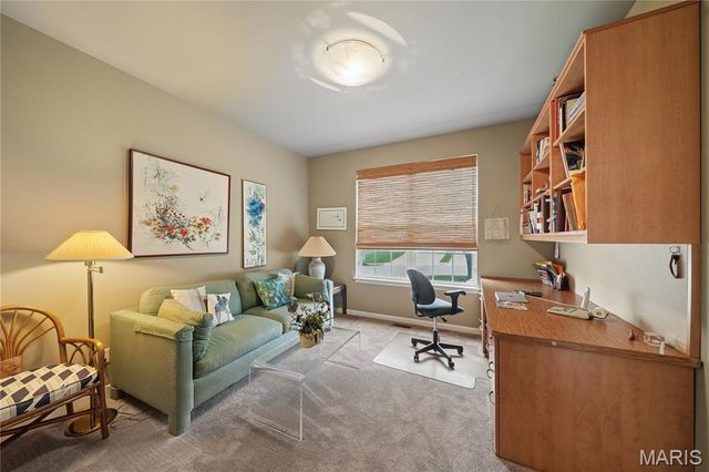 8923 Hilltop Manor Drive, St Louis, MO 63132