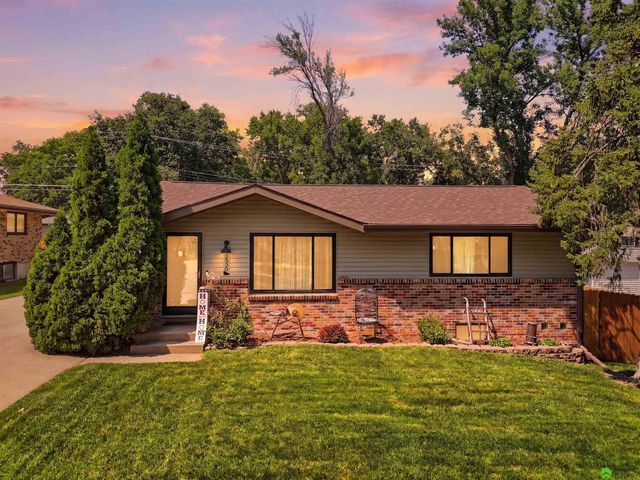 1530 Fairfield Street, Lincoln, NE 68521