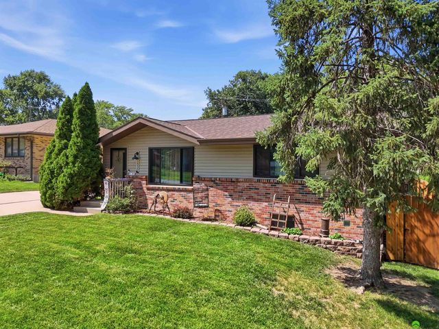 1530 Fairfield Street, Lincoln, NE 68521