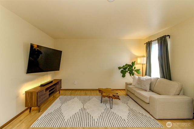 26216 233rd Court SE, Maple Valley, WA 98038