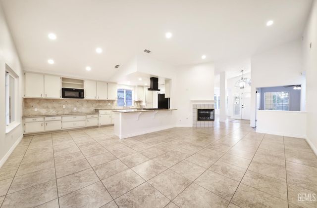 3504 Sweetbriar Way, Bakersfield, CA 93311