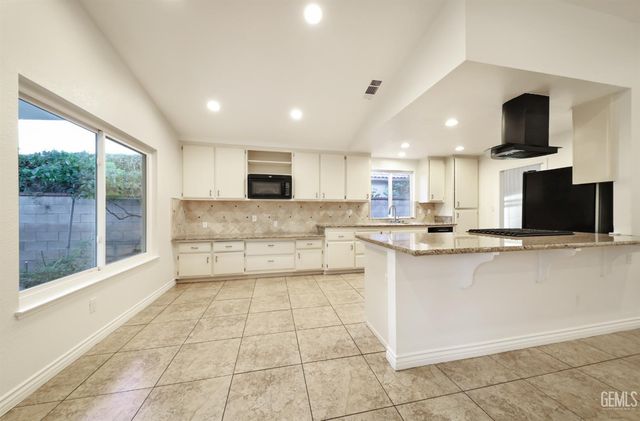 3504 Sweetbriar Way, Bakersfield, CA 93311