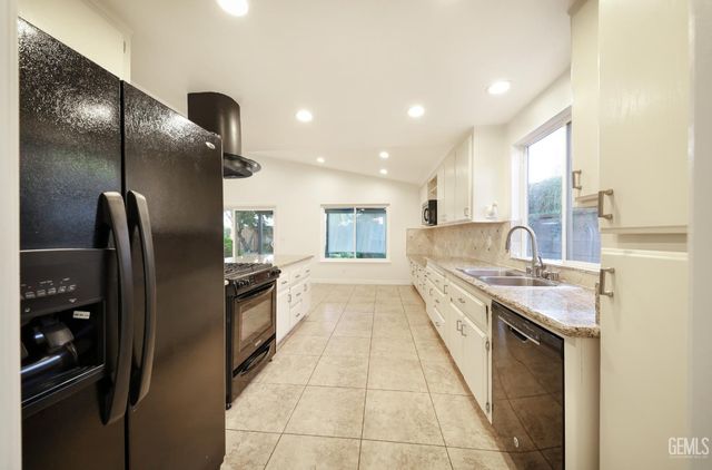 3504 Sweetbriar Way, Bakersfield, CA 93311