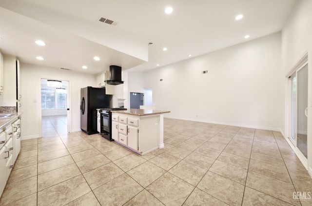 3504 Sweetbriar Way, Bakersfield, CA 93311