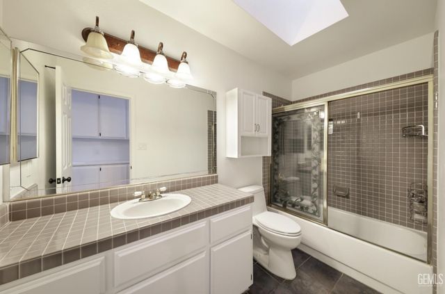 3504 Sweetbriar Way, Bakersfield, CA 93311