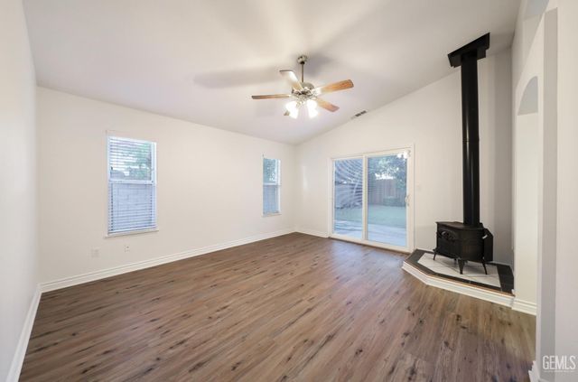 3504 Sweetbriar Way, Bakersfield, CA 93311