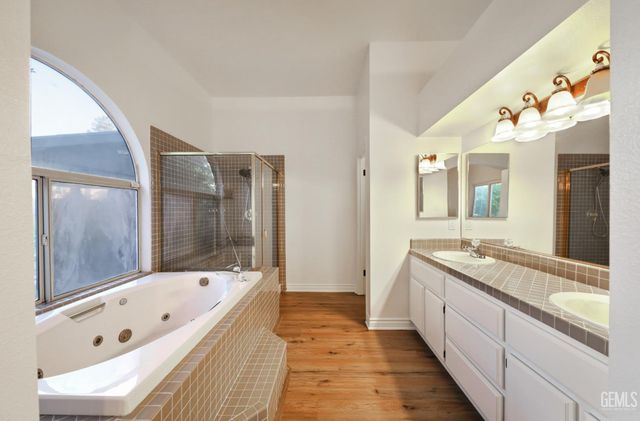 3504 Sweetbriar Way, Bakersfield, CA 93311