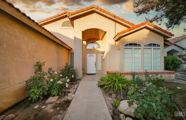 3504 Sweetbriar Way, Bakersfield, CA 93311