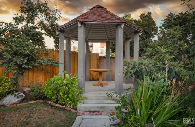 3504 Sweetbriar Way, Bakersfield, CA 93311