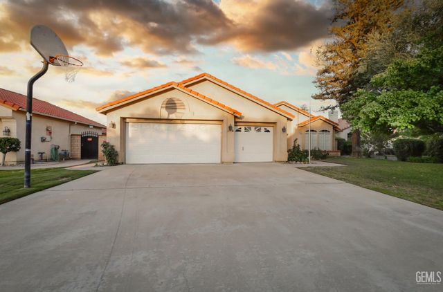 3504 Sweetbriar Way, Bakersfield, CA 93311
