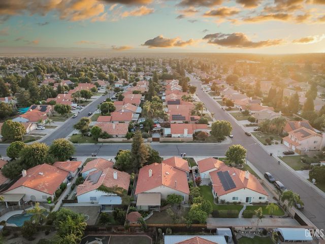 3504 Sweetbriar Way, Bakersfield, CA 93311
