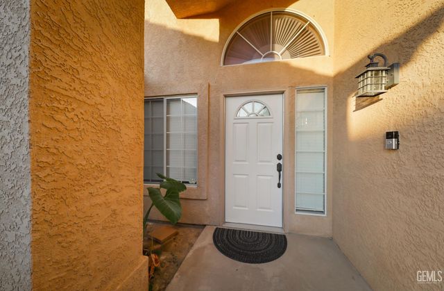 3504 Sweetbriar Way, Bakersfield, CA 93311