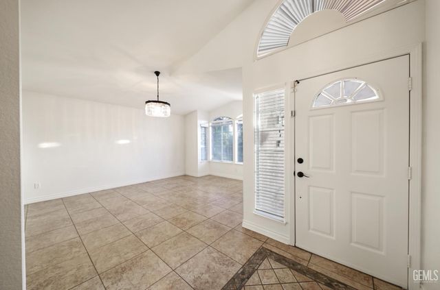 3504 Sweetbriar Way, Bakersfield, CA 93311