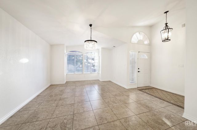 3504 Sweetbriar Way, Bakersfield, CA 93311